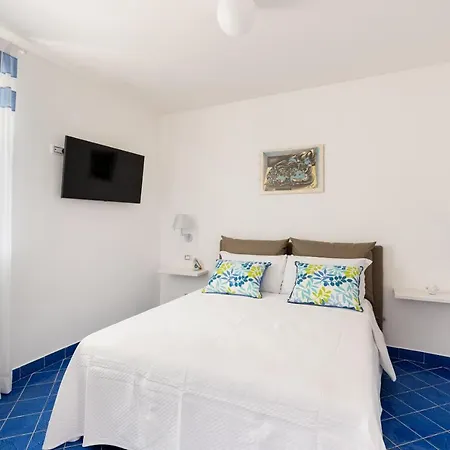 Don Leonardo - Pool And Wellness לינה וארוחת בוקר פולינאנו א מארה