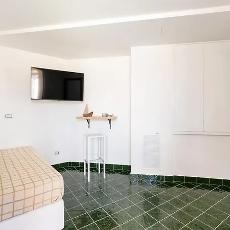 לינה וארוחת בוקר Don Leonardo - Pool And Wellness 4*