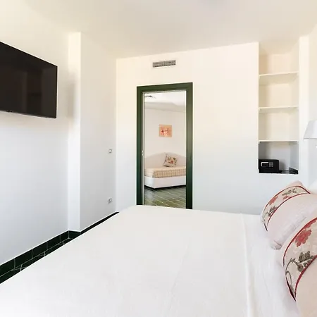 לינה וארוחת בוקר Don Leonardo - Pool And Wellness פולינאנו א מארה